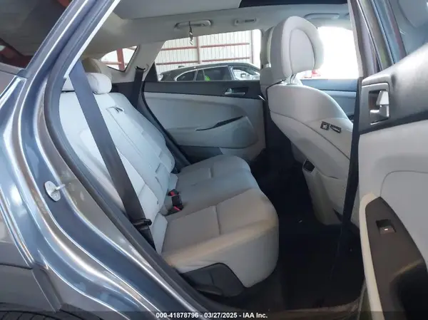 KM8J3CA20JU762120 2018 HYUNDAI TUCSON - Image 8