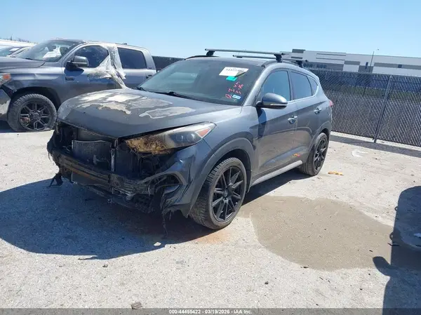 KM8J3CA20JU776860 2018 HYUNDAI TUCSON - Image 2
