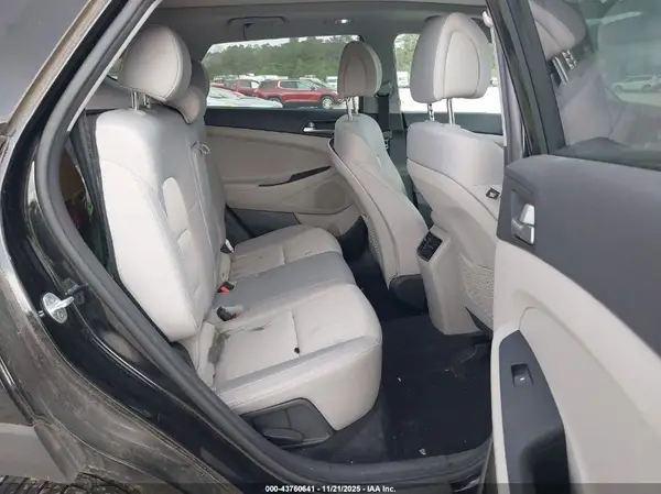 KM8J3CA20JU782139 2018 HYUNDAI TUCSON - Image 8