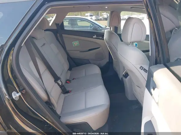 KM8J3CA20JU794095 2018 HYUNDAI TUCSON - Image 8