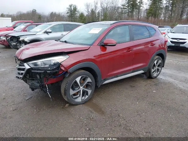 KM8J3CA20JU806620 2018 HYUNDAI TUCSON - Image 2