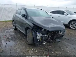 KM8J3CA20JU809260 2018 HYUNDAI TUCSON
