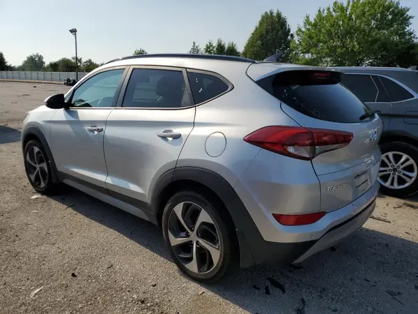KM8J3CA20JU810540 2018 HYUNDAI TUCSON - Image 2