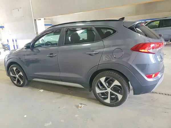 KM8J3CA20JU823336 2018 HYUNDAI TUCSON - Image 2