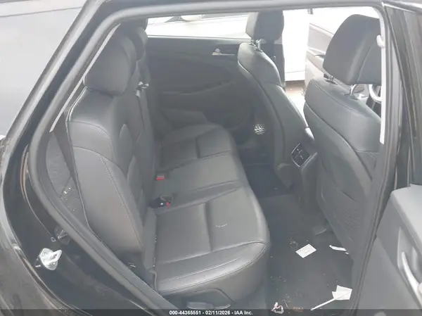 KM8J3CA20JU828200 2018 HYUNDAI TUCSON - Image 8