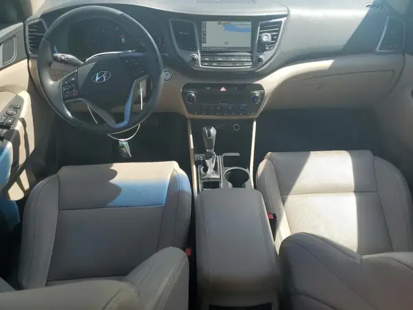 KM8J3CA20JU831646 2018 HYUNDAI TUCSON - Image 8