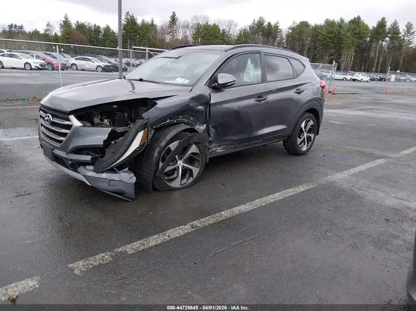 KM8J3CA20JU833879 2018 HYUNDAI TUCSON - Image 2