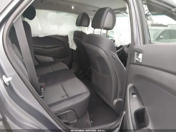 KM8J3CA20JU833879 2018 HYUNDAI TUCSON - Image 8