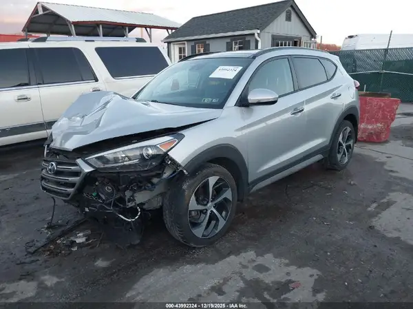 KM8J3CA20JU835289 2018 HYUNDAI TUCSON - Image 2