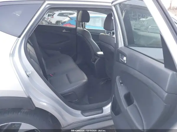 KM8J3CA20JU835289 2018 HYUNDAI TUCSON - Image 8