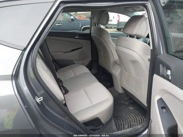 KM8J3CA21GU044200 2016 HYUNDAI TUCSON - Image 8