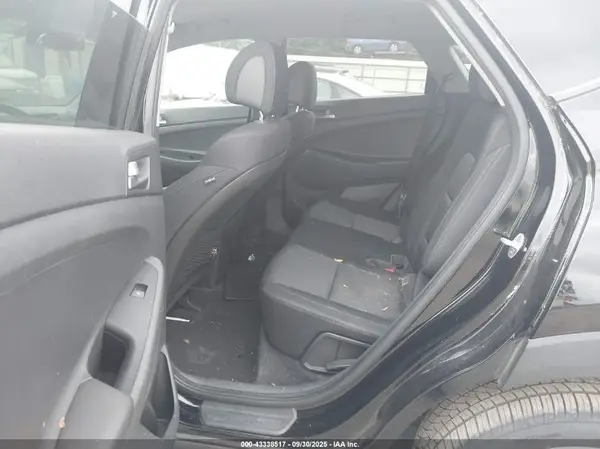 KM8J3CA21GU146001 2016 HYUNDAI TUCSON - Image 8