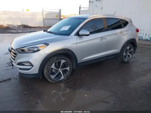 KM8J3CA21GU161727 2016 HYUNDAI TUCSON - Image 2