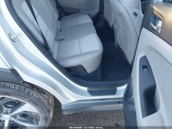 KM8J3CA21GU161727 2016 HYUNDAI TUCSON - Image 8