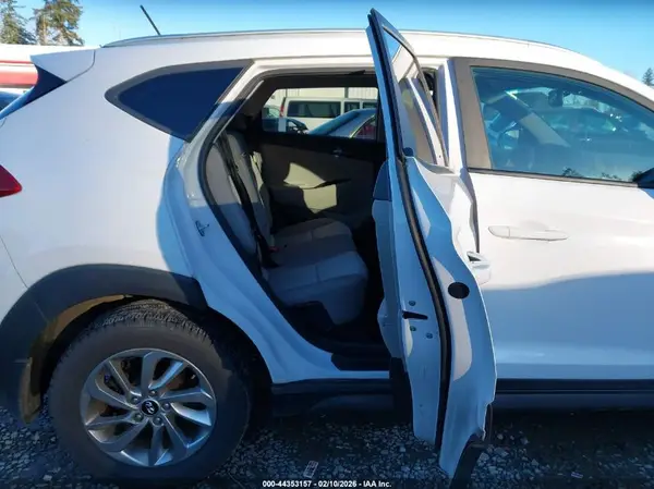 KM8J3CA21GU224261 2016 HYUNDAI TUCSON - Image 8
