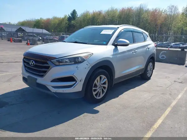 KM8J3CA21GU228004 2016 HYUNDAI TUCSON - Image 2