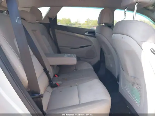 KM8J3CA21GU228004 2016 HYUNDAI TUCSON - Image 8