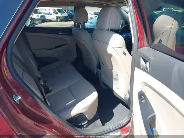 KM8J3CA21HU275115 2017 HYUNDAI TUCSON - Image 8