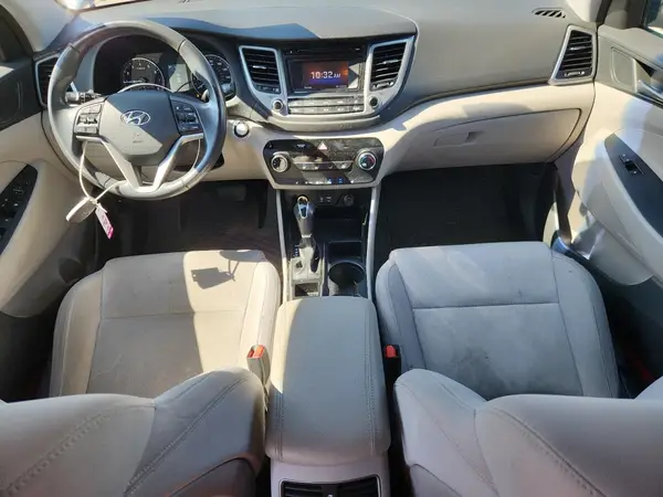 KM8J3CA21HU276085 2017 HYUNDAI TUCSON - Image 8