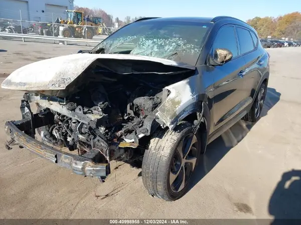 KM8J3CA21HU281884 2017 HYUNDAI TUCSON - Image 2