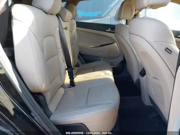 KM8J3CA21HU281884 2017 HYUNDAI TUCSON - Image 8