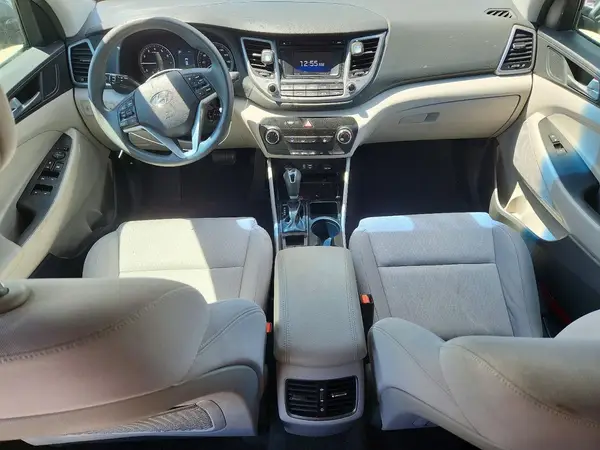 KM8J3CA21HU288141 2017 HYUNDAI TUCSON - Image 8