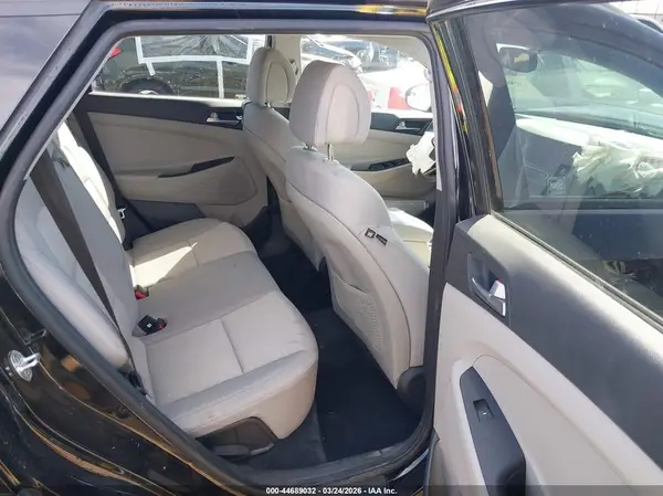 KM8J3CA21HU288253 2017 HYUNDAI TUCSON - Image 8