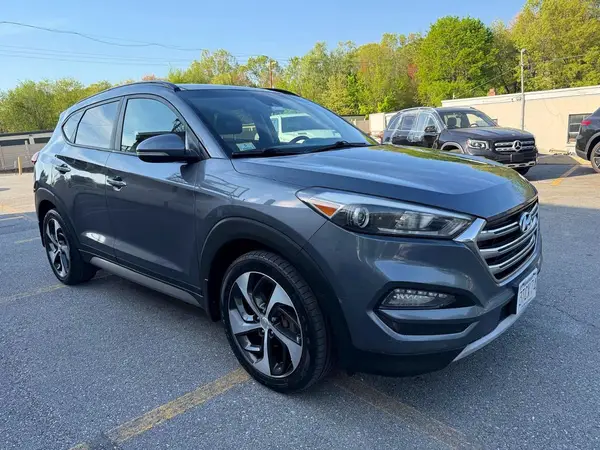 KM8J3CA21HU294814 2017 HYUNDAI TUCSON - Image 1