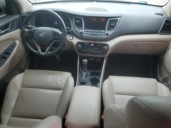 KM8J3CA21HU310154 2017 HYUNDAI TUCSON - Image 8