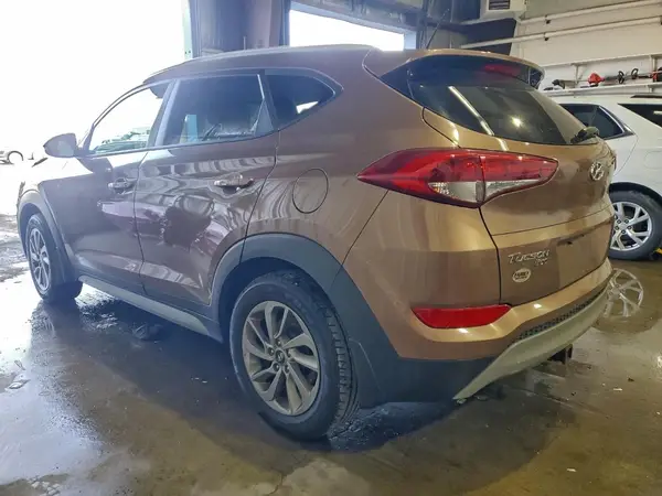 KM8J3CA21HU310283 2017 HYUNDAI TUCSON - Image 2