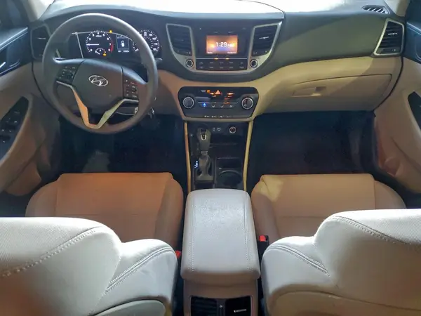 KM8J3CA21HU310283 2017 HYUNDAI TUCSON - Image 8