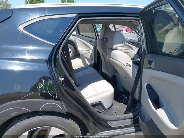 KM8J3CA21HU343171 2017 HYUNDAI TUCSON - Image 8