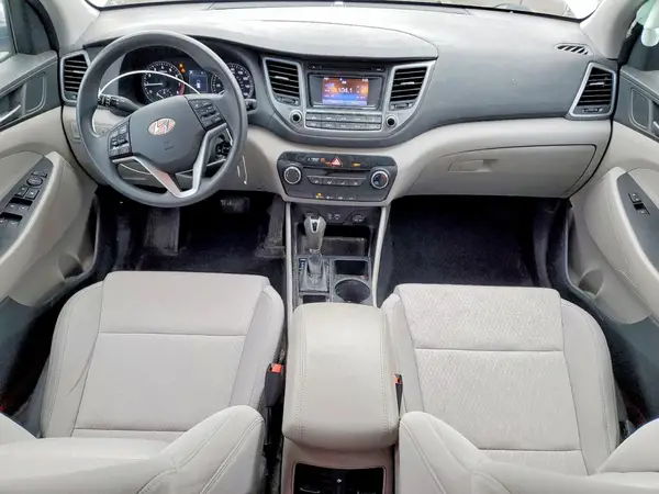 KM8J3CA21HU352825 2017 HYUNDAI TUCSON - Image 8
