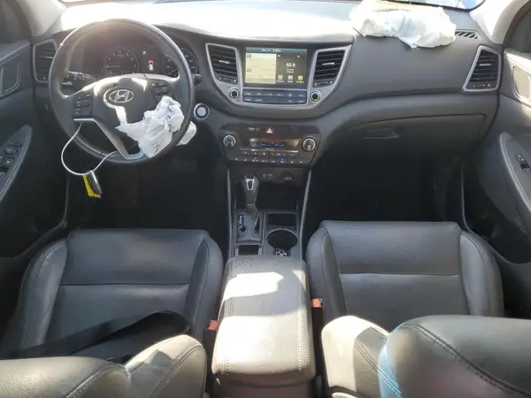 KM8J3CA21HU364070 2017 HYUNDAI TUCSON - Image 8