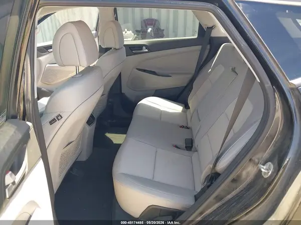 KM8J3CA21HU369446 2017 HYUNDAI TUCSON - Image 8