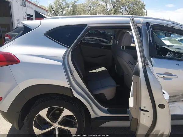 KM8J3CA21HU369656 2017 HYUNDAI TUCSON - Image 8