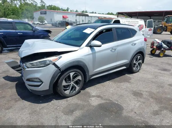 KM8J3CA21HU371729 2017 HYUNDAI TUCSON - Image 2