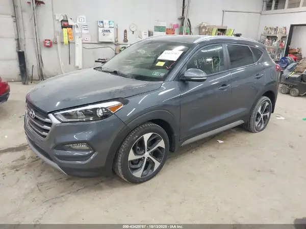 KM8J3CA21HU377627 2017 HYUNDAI TUCSON - Image 2