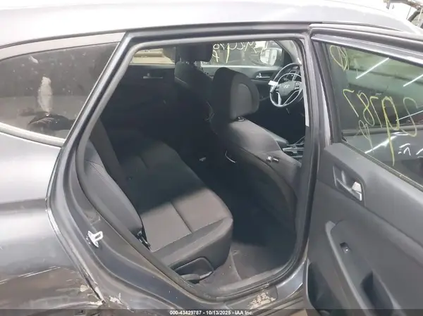 KM8J3CA21HU377627 2017 HYUNDAI TUCSON - Image 8