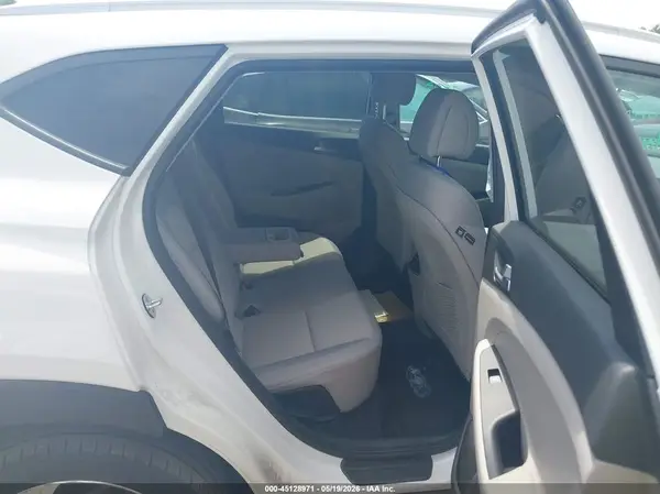 KM8J3CA21HU409704 2017 HYUNDAI TUCSON - Image 8
