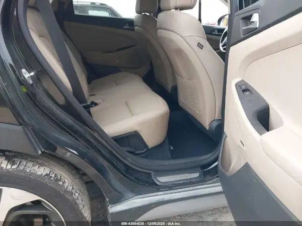KM8J3CA21HU413638 2017 HYUNDAI TUCSON - Image 8
