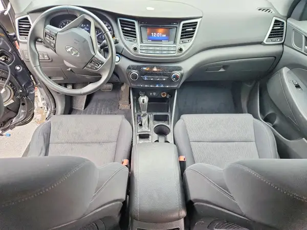 KM8J3CA21HU415180 2017 HYUNDAI TUCSON - Image 8