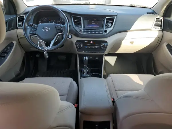 KM8J3CA21HU417110 2017 HYUNDAI TUCSON - Image 8