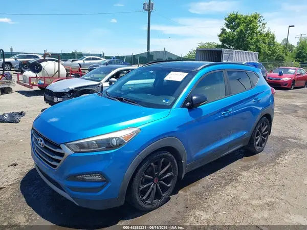 KM8J3CA21HU470504 2017 HYUNDAI TUCSON - Image 2
