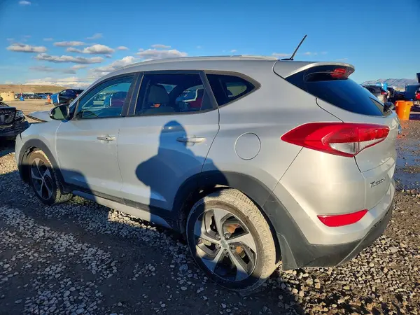 KM8J3CA21HU528899 2017 HYUNDAI TUCSON - Image 2