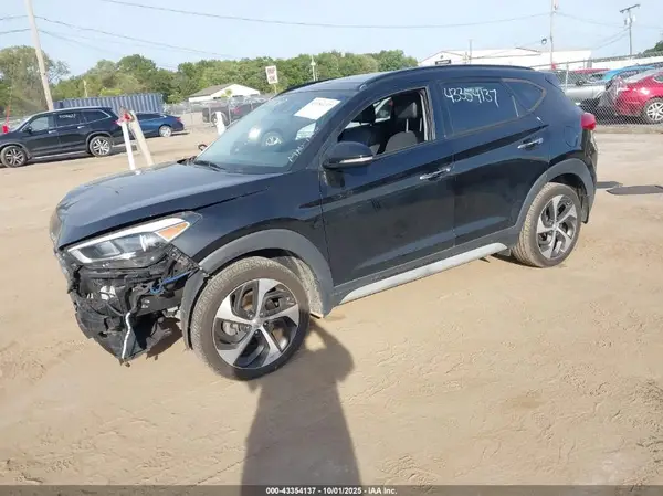 KM8J3CA21HU530877 2017 HYUNDAI TUCSON - Image 2