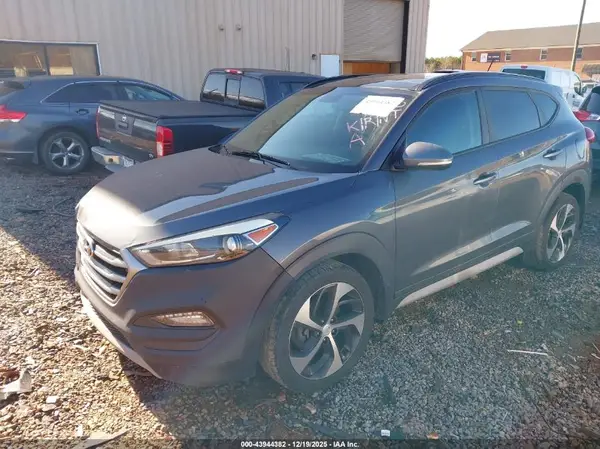 KM8J3CA21HU554645 2017 HYUNDAI TUCSON - Image 2