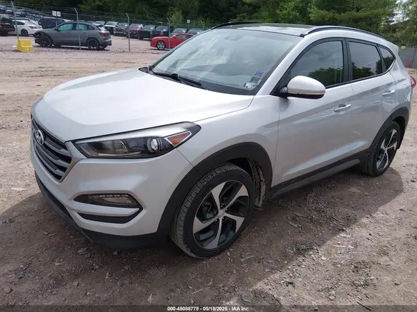 KM8J3CA21HU565208 2017 HYUNDAI TUCSON - Image 2