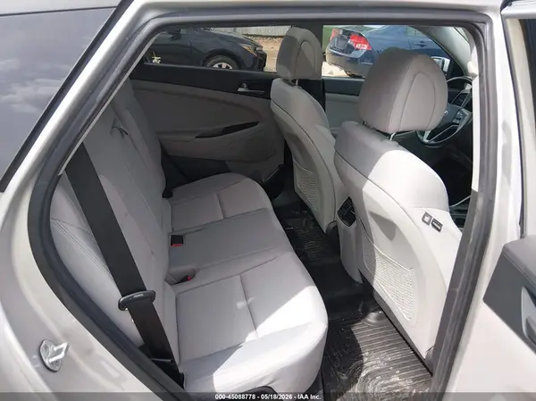 KM8J3CA21HU565208 2017 HYUNDAI TUCSON - Image 8