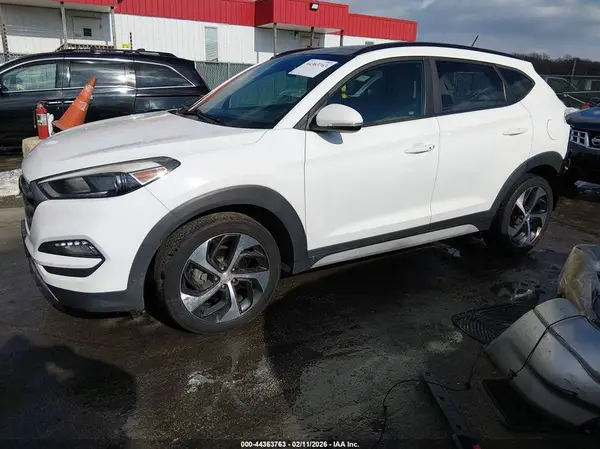 KM8J3CA21HU567847 2017 HYUNDAI TUCSON - Image 2